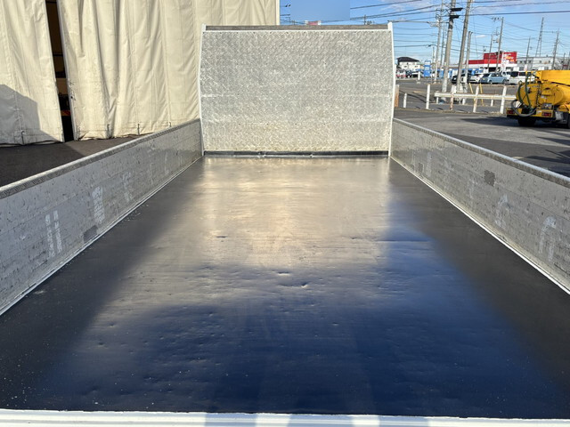 いすゞエルフアルミブロック小型（2t・3t）[写真10]