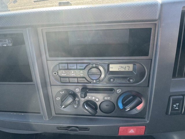 いすゞエルフ平ボディ小型（2t・3t）[写真10]