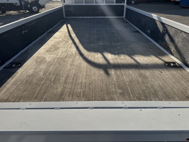 いすゞエルフ平ボディ小型（2t・3t）[写真22]