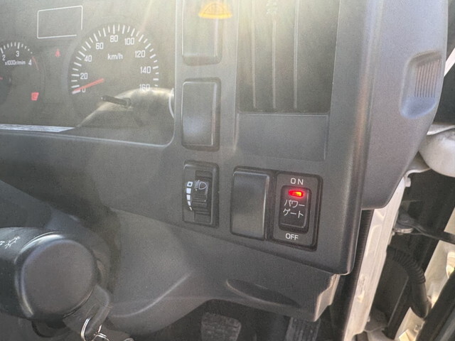 いすゞエルフ平ボディ小型（2t・3t）[写真07]