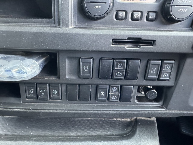 いすゞギガアルミウイング大型（10t）[写真12]