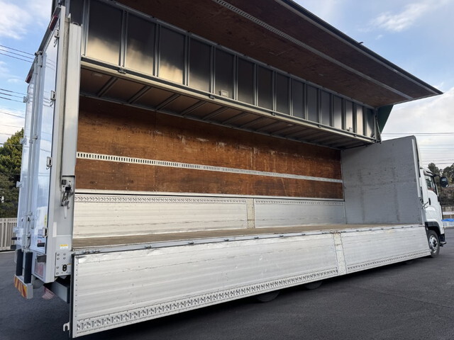 いすゞギガアルミウイング大型（10t）[写真17]