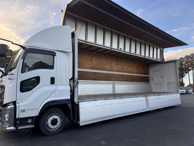 いすゞギガアルミウイング大型（10t）[写真19]