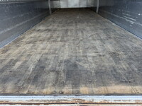 いすゞギガアルミウイング大型（10t）[写真23]