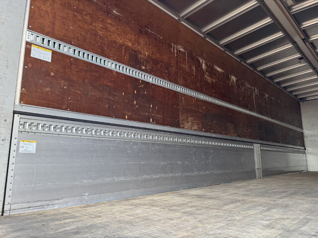 いすゞギガアルミウイング大型（10t）[写真23]