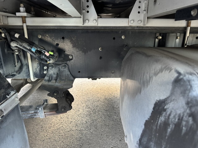 いすゞギガアルミウイング大型（10t）[写真30]