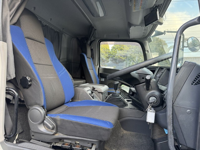 いすゞギガアルミウイング大型（10t）[写真05]