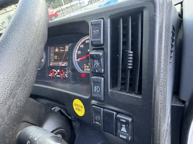 いすゞギガアルミウイング大型（10t）[写真07]