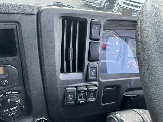 いすゞギガアルミウイング大型（10t）[写真09]