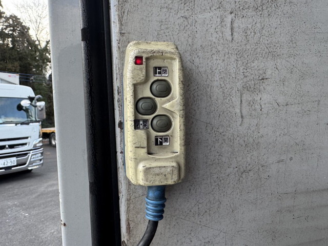 UDトラックスクオンアルミウイング大型（10t）[写真11]