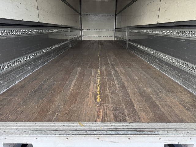 UDトラックスクオンアルミウイング大型（10t）[写真12]