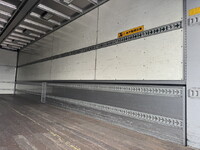 UDトラックスクオンアルミウイング大型（10t）[写真15]