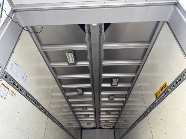 UDトラックスクオンアルミウイング大型（10t）[写真15]