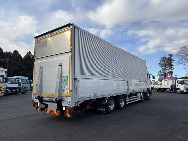 UDトラックスクオンアルミウイング大型（10t）[写真02]