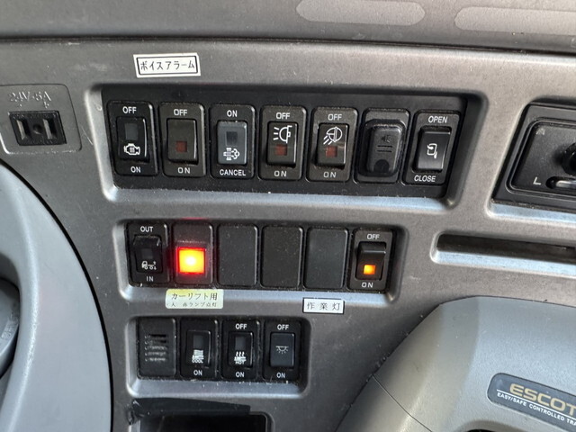 UDトラックスクオンアルミウイング大型（10t）[写真23]