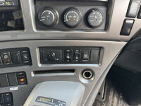 UDトラックスクオンアルミウイング大型（10t）[写真25]