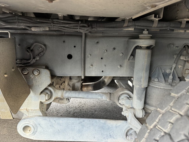 UDトラックスクオンアルミウイング大型（10t）[写真30]