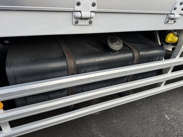 UDトラックスクオンアルミウイング大型（10t）[写真32]