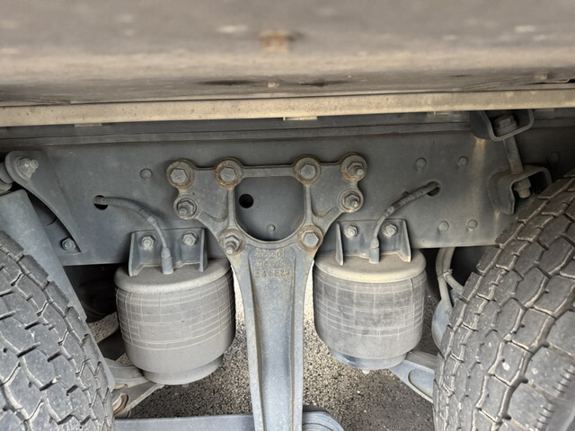 UDトラックスクオンアルミウイング大型（10t）[写真36]