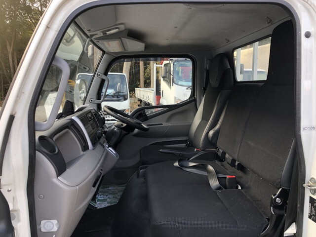 三菱ふそうキャンター平ボディ小型（2t・3t）[写真12]