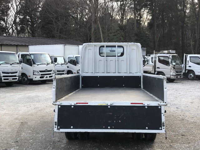 三菱ふそうキャンター平ボディ小型（2t・3t）[写真16]