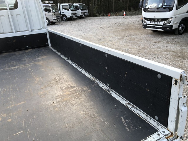 三菱ふそうキャンター平ボディ小型（2t・3t）[写真19]