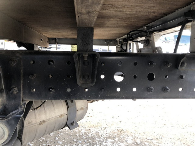 三菱ふそうキャンター平ボディ小型（2t・3t）[写真22]