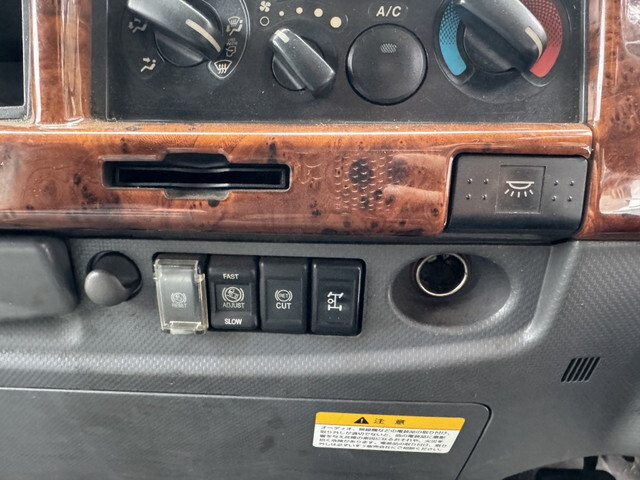 いすゞフォワードクレーン4段増トン（6t・8t）[写真11]