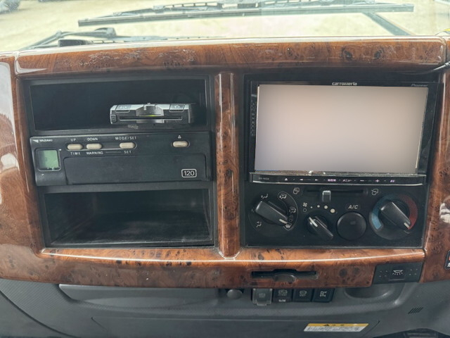 いすゞフォワードクレーン4段増トン（6t・8t）[写真12]