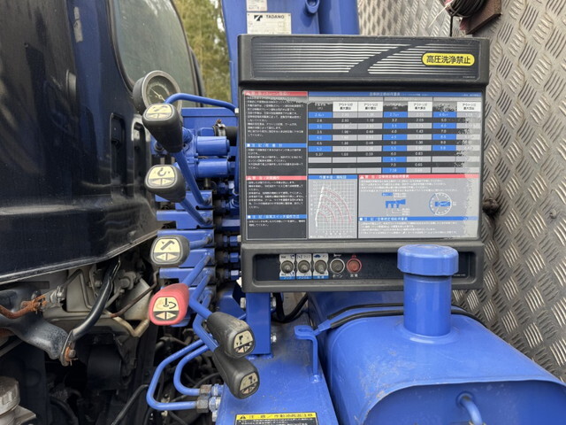 いすゞフォワードクレーン4段増トン（6t・8t）[写真15]