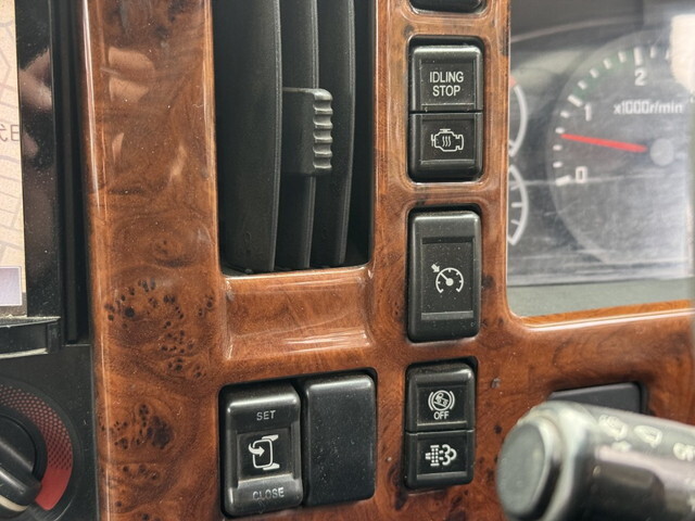 いすゞフォワードクレーン4段増トン（6t・8t）[写真07]