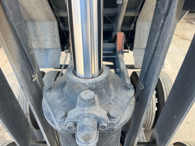 UDトラックスクオンダンプ大型（10t）[写真14]