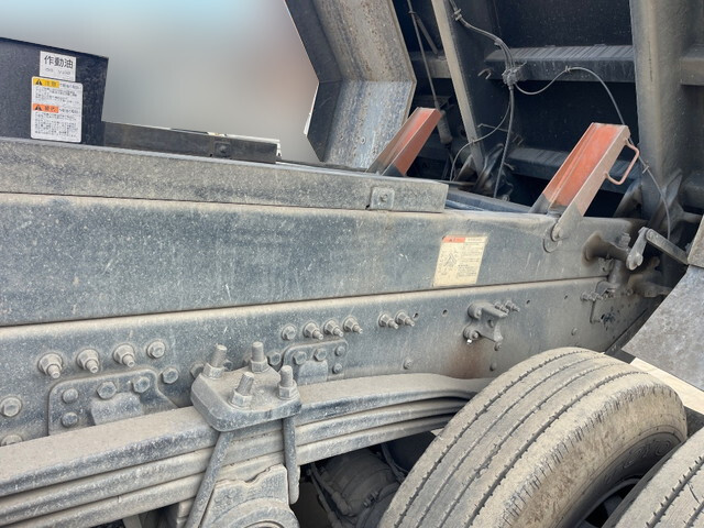 UDトラックスクオンダンプ大型（10t）[写真21]