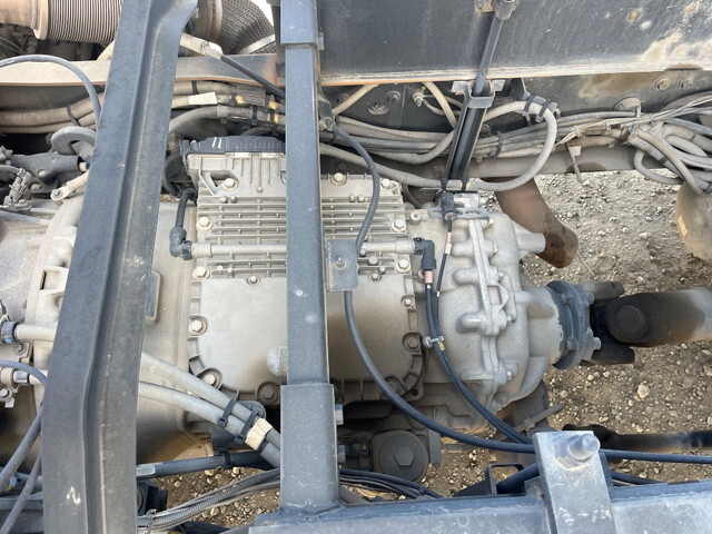 UDトラックスクオンダンプ大型（10t）[写真24]