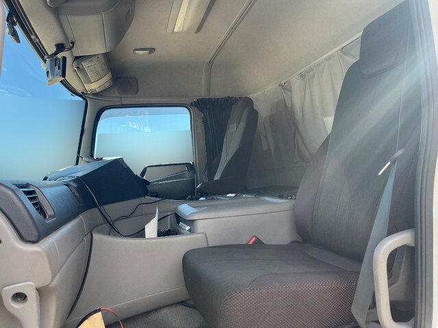 UDトラックスクオンダンプ大型（10t）[写真28]