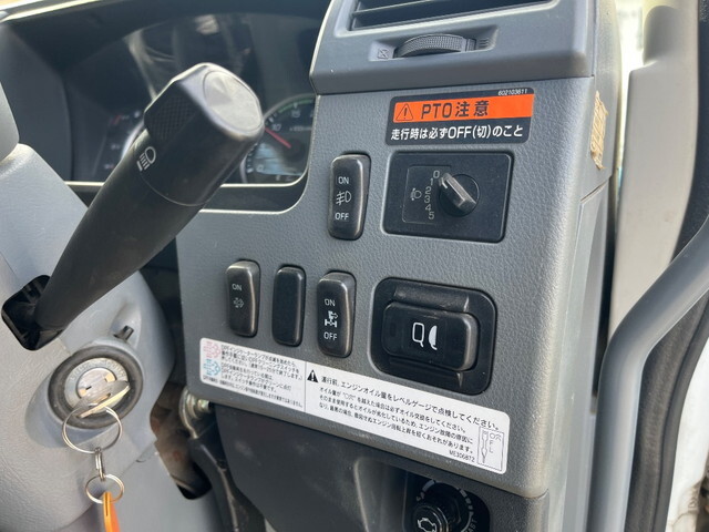 三菱ふそうファイターセルフクレーン3段増トン（6t・8t）[写真37]