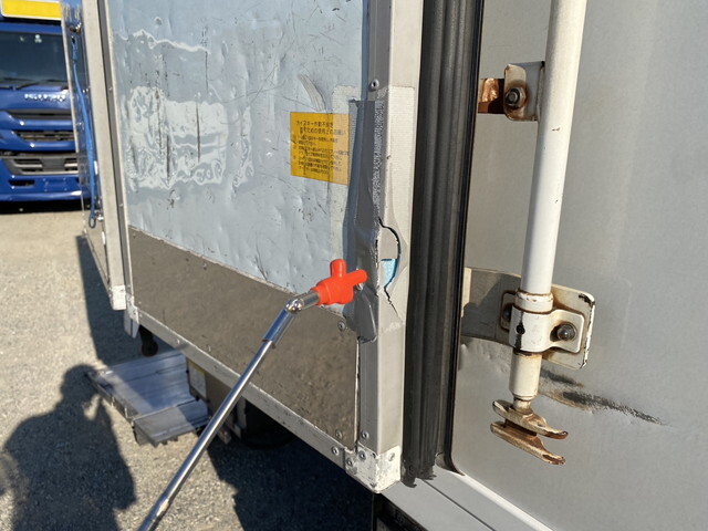 三菱ふそうキャンター冷凍車（冷蔵車）小型（2t・3t）[写真38]