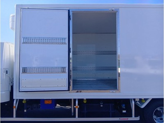 三菱ふそうファイター冷凍車（冷蔵車）中型（4t）[写真09]