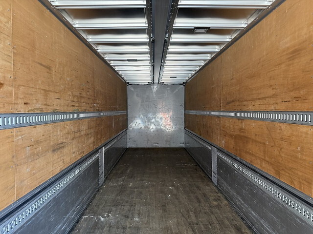 いすゞギガアルミウイング大型（10t）[写真12]