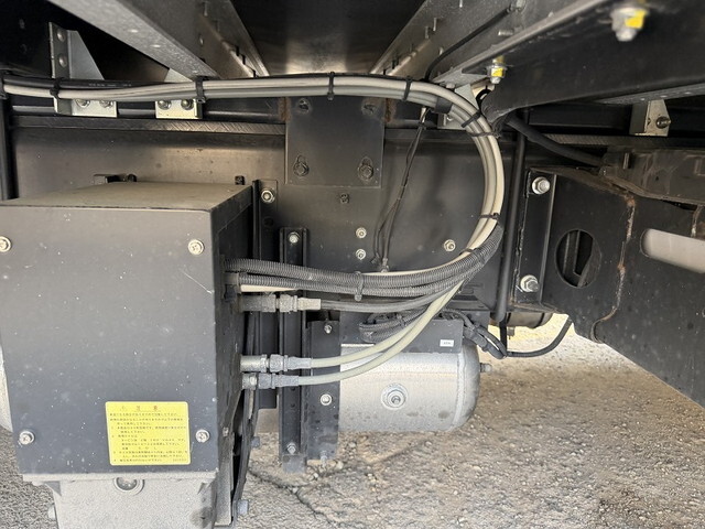 いすゞギガアルミウイング大型（10t）[写真29]