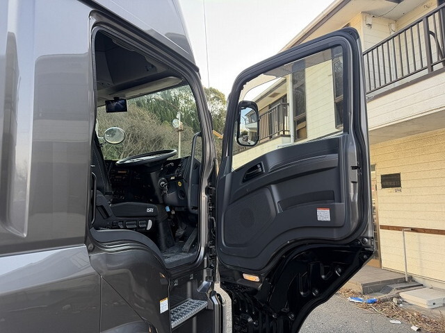 いすゞギガアルミウイング大型（10t）[写真30]