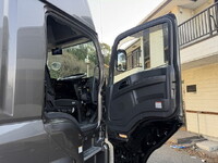 いすゞギガアルミウイング大型（10t）[写真31]