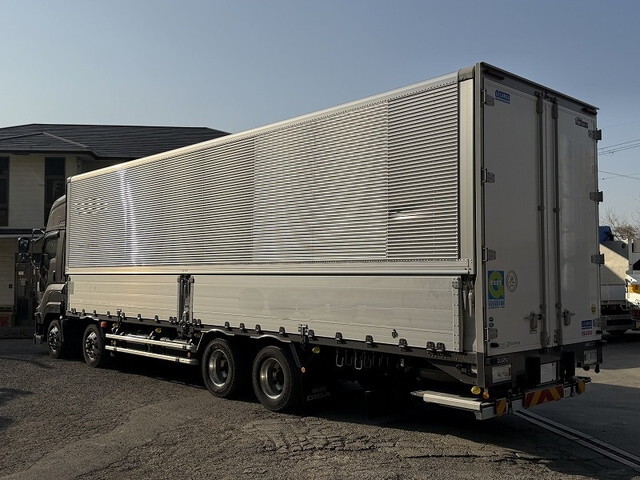 いすゞギガアルミウイング大型（10t）[写真04]