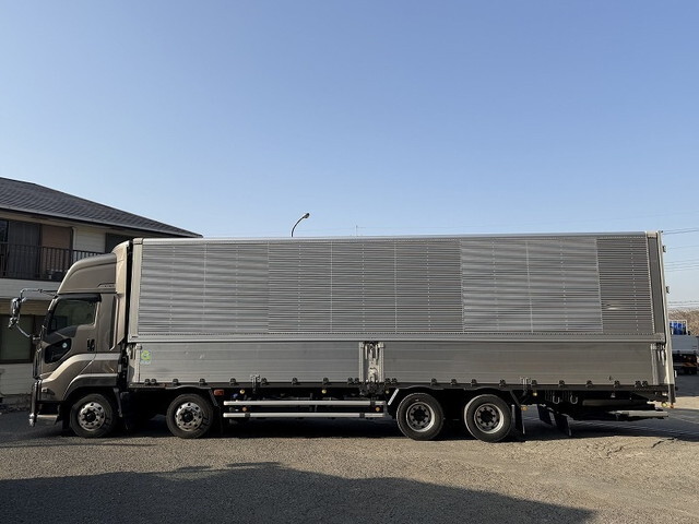 いすゞギガアルミウイング大型（10t）[写真06]