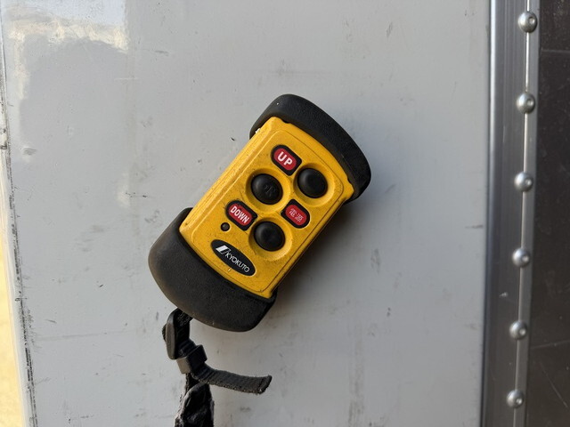 いすゞギガアルミウイング大型（10t）[写真09]