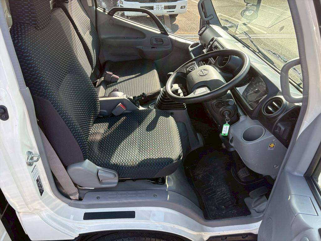 日野デュトロ平ボディ小型（2t・3t）[写真19]