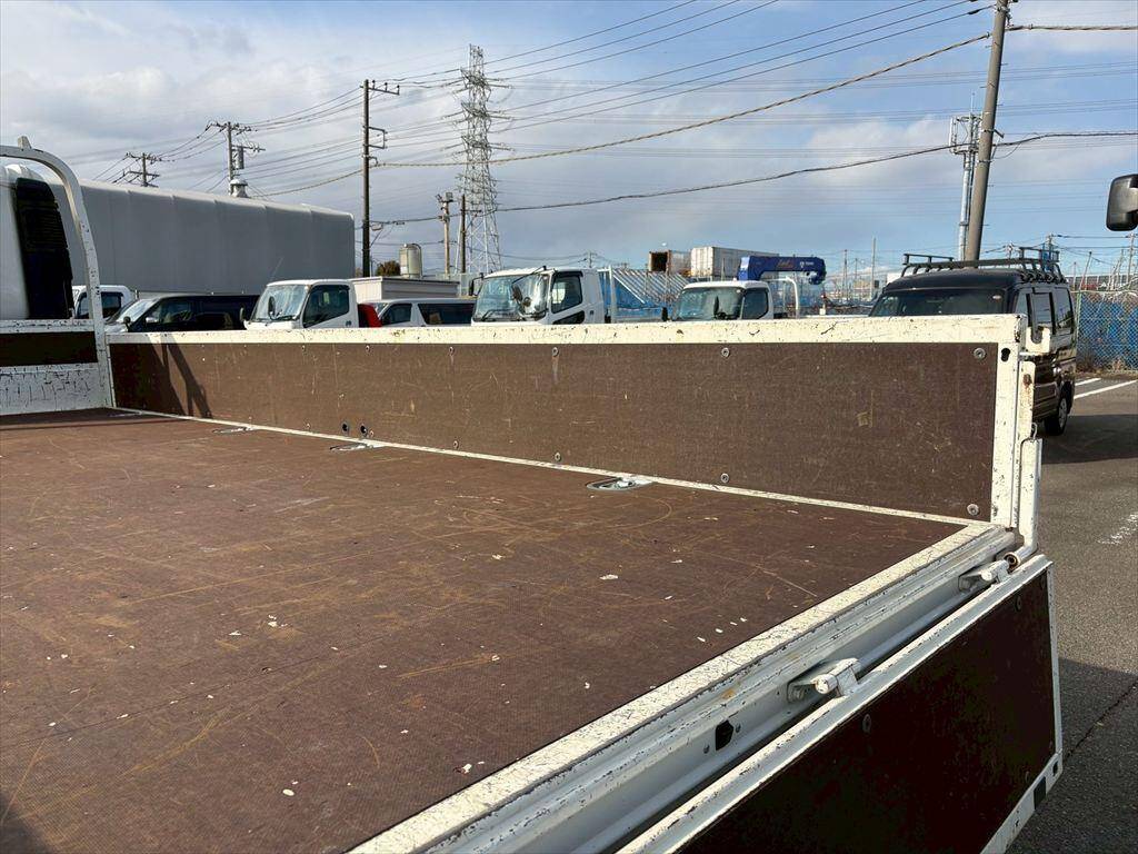 日野デュトロ平ボディ小型（2t・3t）[写真10]