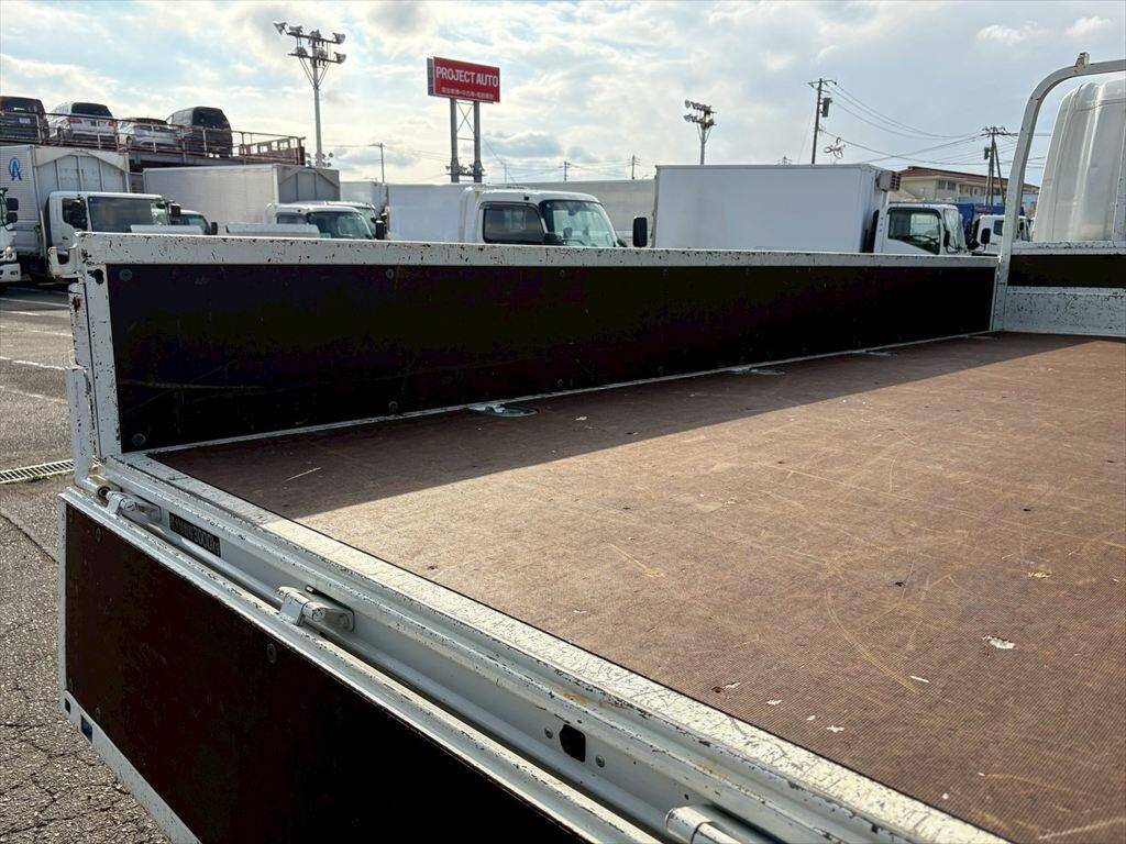 日野デュトロ平ボディ小型（2t・3t）[写真09]