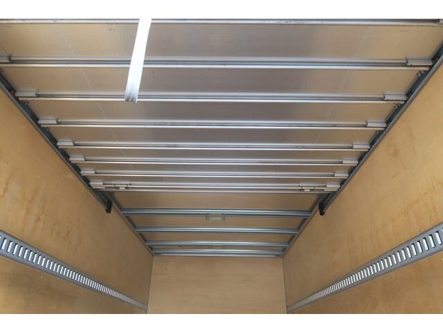 いすゞエルフアルミバン小型（2t・3t）[写真11]