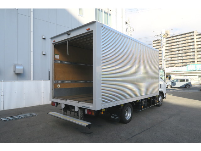 いすゞエルフアルミバン小型（2t・3t）[写真02]